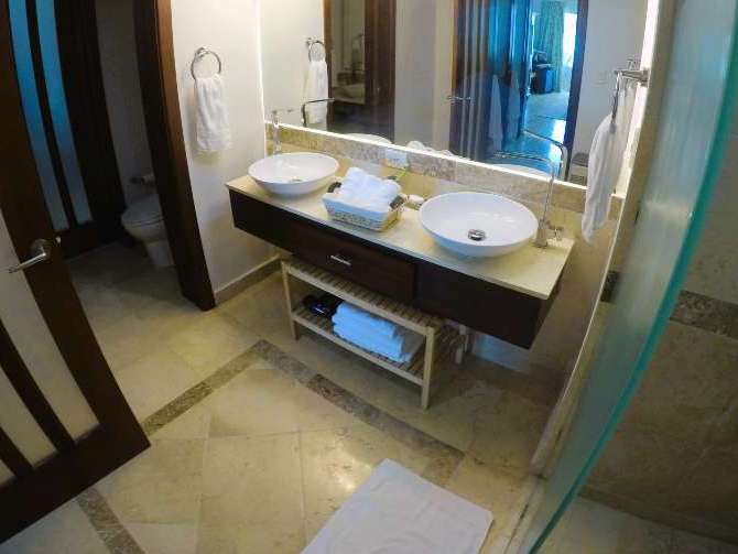 A 23 Punta Palmera main bathroom